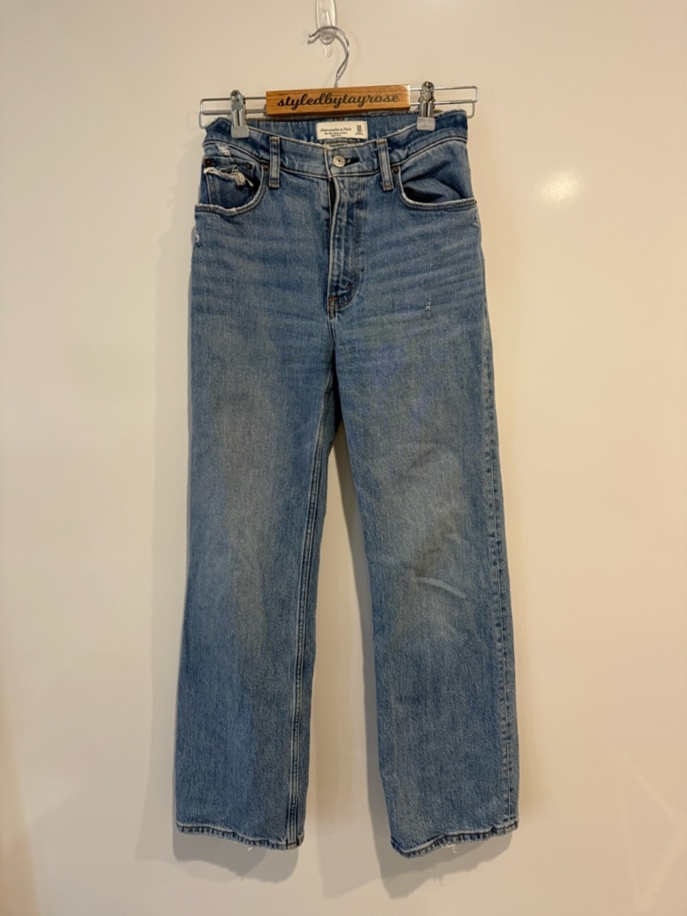 Abercrombie & Fitch High Rise 90s Relaxed Jean - Picture 4 of 8